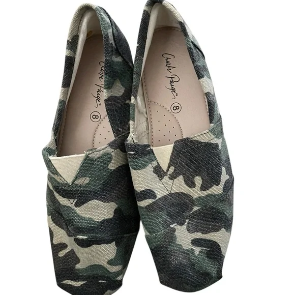 Charlie Paige Camo Slip-On Shoes EUC Size 8 Women’s - Picture 2 of 6